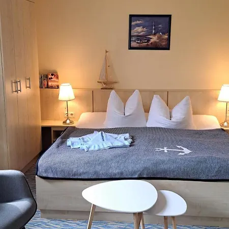 Hotel-pension Zur Mole * Wiek auf Rügen