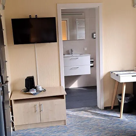 מלון Hotel-pension Zur Mole *
