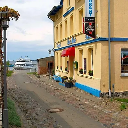 - Zur Mole Hotel