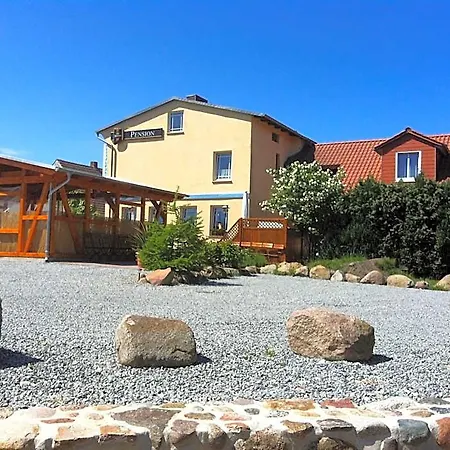 - Zur Mole Hotel