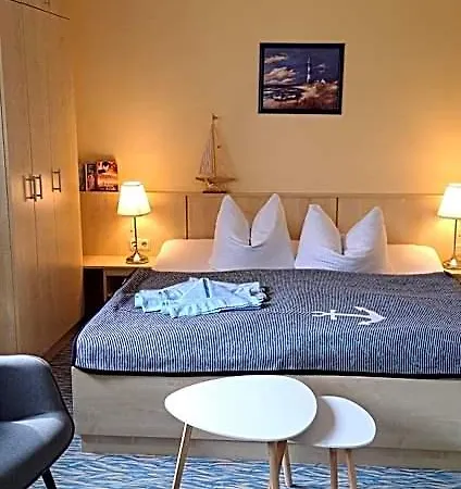 - Zur Mole * Wiek auf Rügen